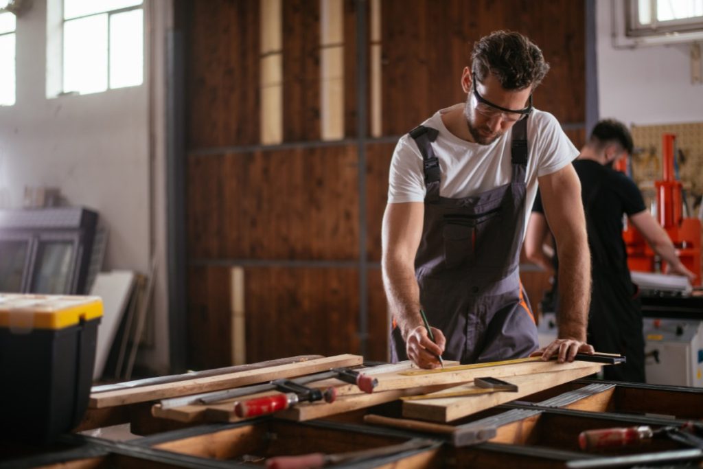 Diseño de todo tipo de muebles para el hogar y oficina en melamine y madera.